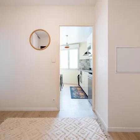 Apartment Le Spacieux Avec Garage Prive Reims