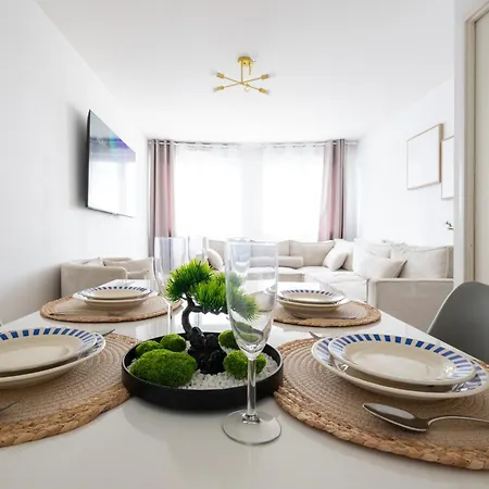 Apartment Le Spacieux Avec Garage Prive Reims