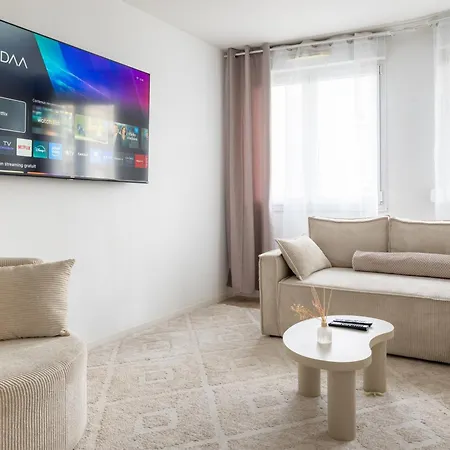 Apartment Le Spacieux Avec Garage Prive