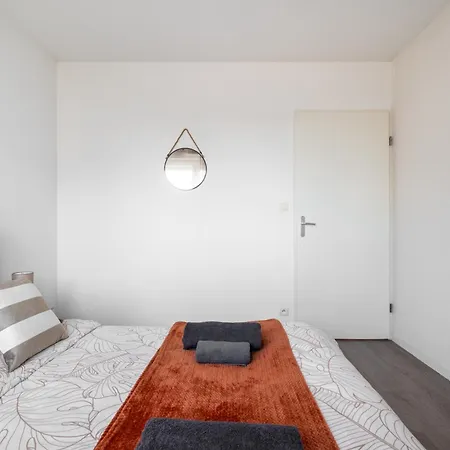 Apartment Le Spacieux Avec Garage Prive Reims