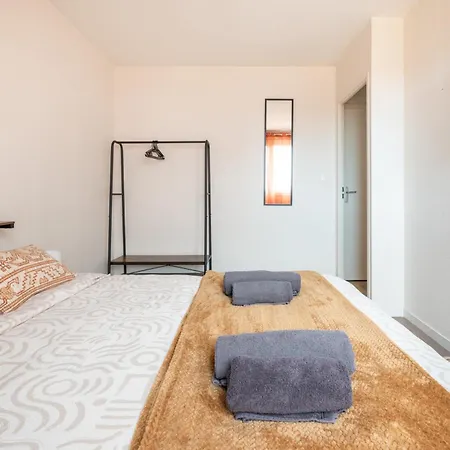Apartmán Le Spacieux Avec Garage Prive Remeš