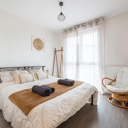 Apartment Le Spacieux Avec Garage Prive Reims