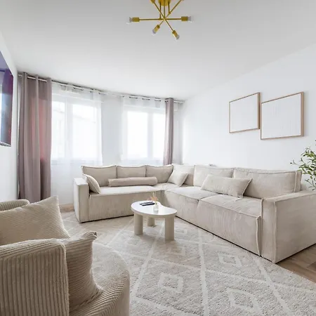 Apartment Le Spacieux Avec Garage Prive Reims
