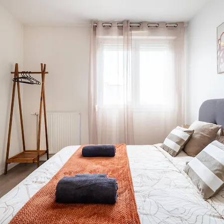 Le Spacieux Avec Garage Prive Apartmán Remeš
