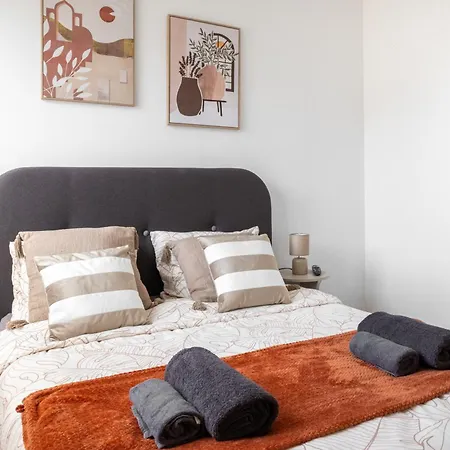 Apartment Le Spacieux Avec Garage Prive Reims