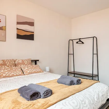 Le Spacieux Avec Garage Prive Apartment