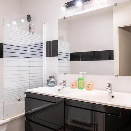 Le Spacieux Avec Garage Prive Apartment Reims