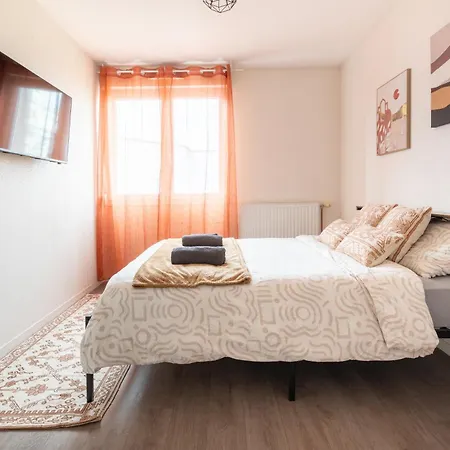 Le Spacieux Avec Garage Prive Apartmán