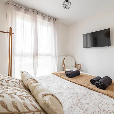 Le Spacieux Avec Garage Prive Apartment Reims